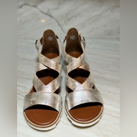 Diba True Qu Aint sandal size 12 subtle gold metallic - Picture 2 of 15